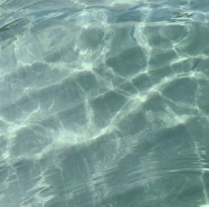 L'eau turquoise de la plage de Figaretto