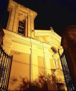 L'église de Sainte-Lucie de nuit
